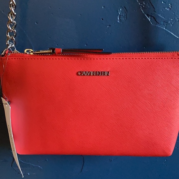 π Calvin Klein Women's Hayden Saffiano Large Chain Crossbody Crimson Color!!
